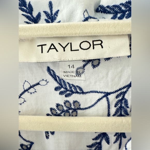 Taylor SZ 14 White and Blue Embroidered Floral Dress with stitched in slip - Picture 3 of 9